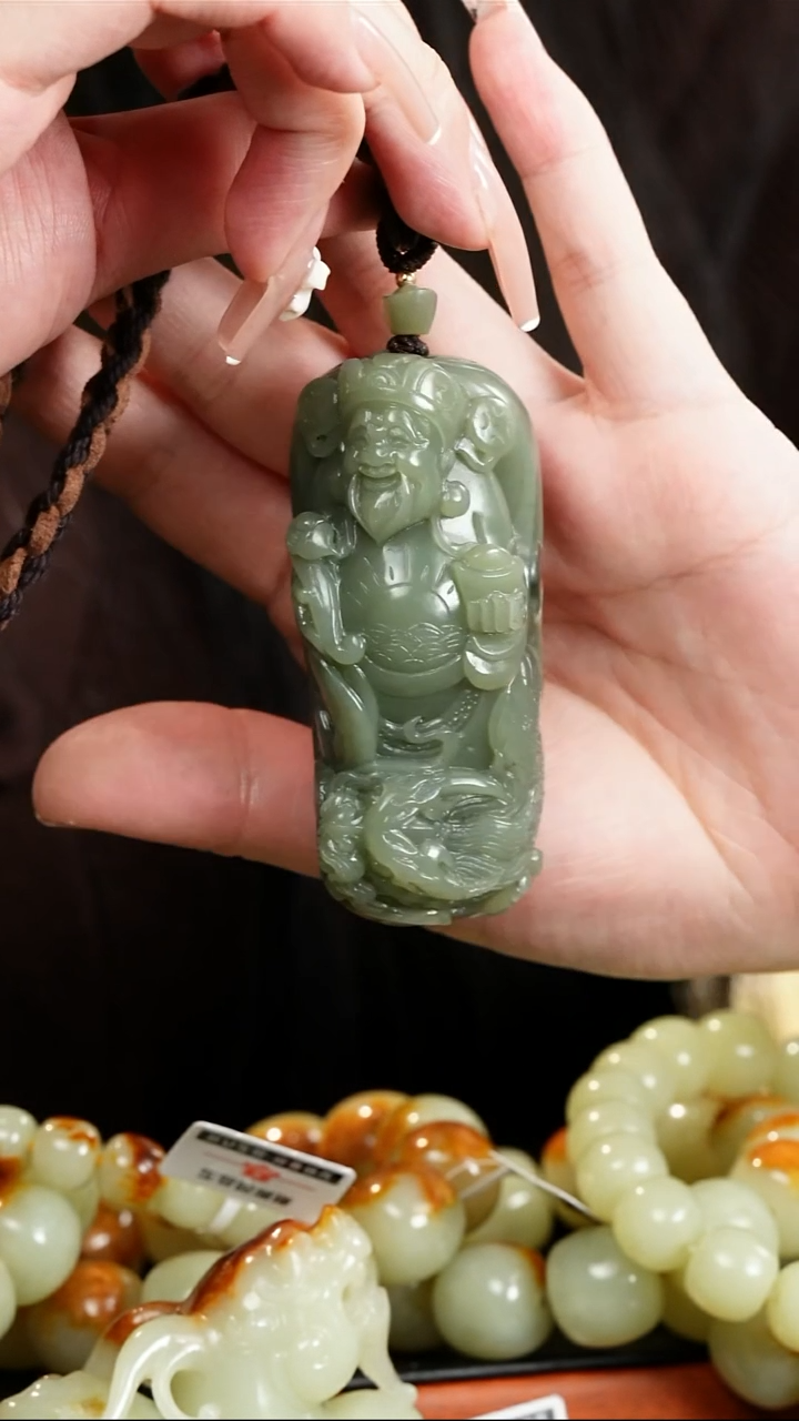 未镶嵌岫岩河磨玉（透闪石质玉）挂件财神