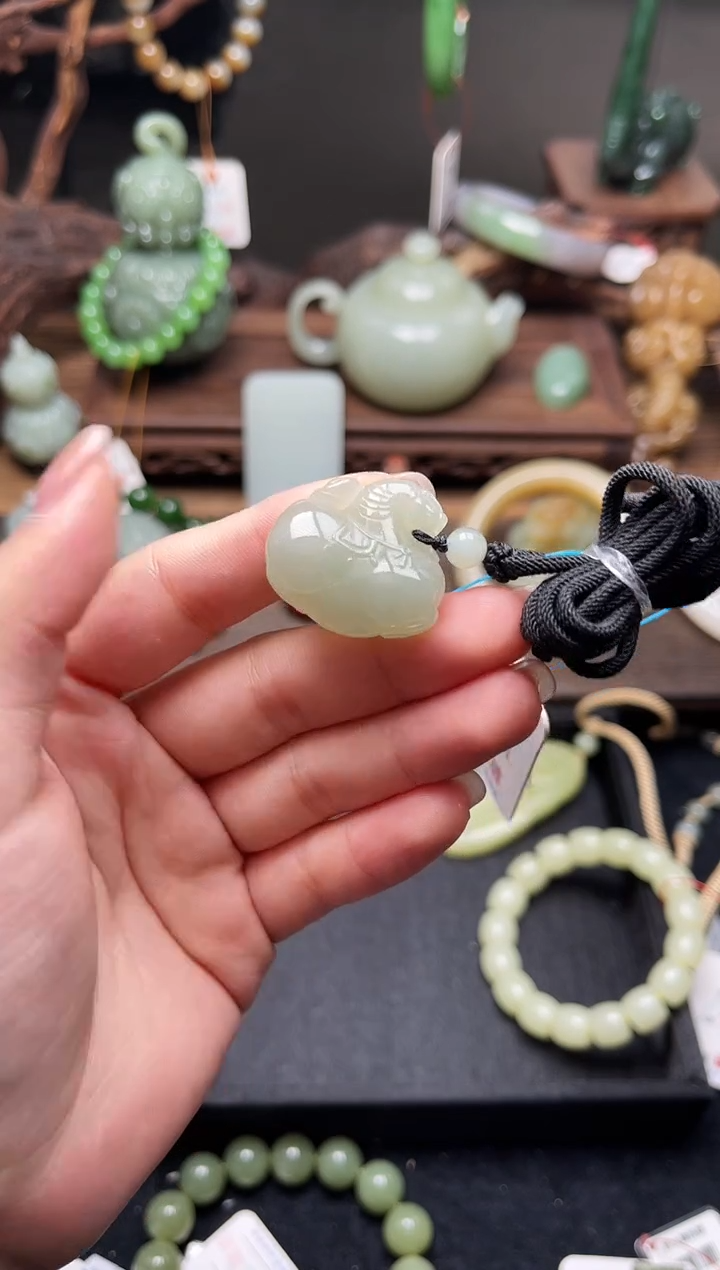 和田玉未镶嵌吊坠(不含链)且末青白 马上有钱8001304