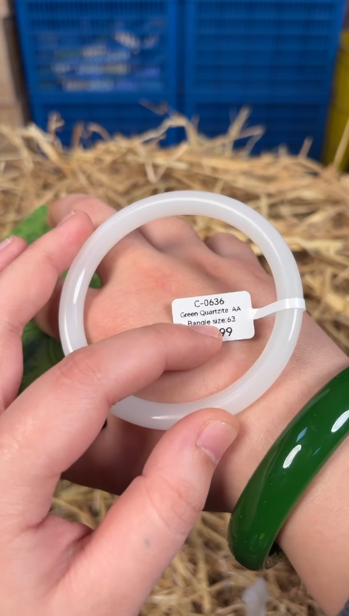 未镶嵌手镯石英质玉C0636