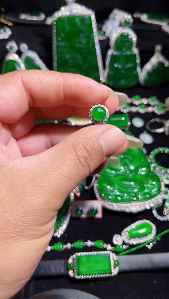 未镶嵌戒指翡翠戒指