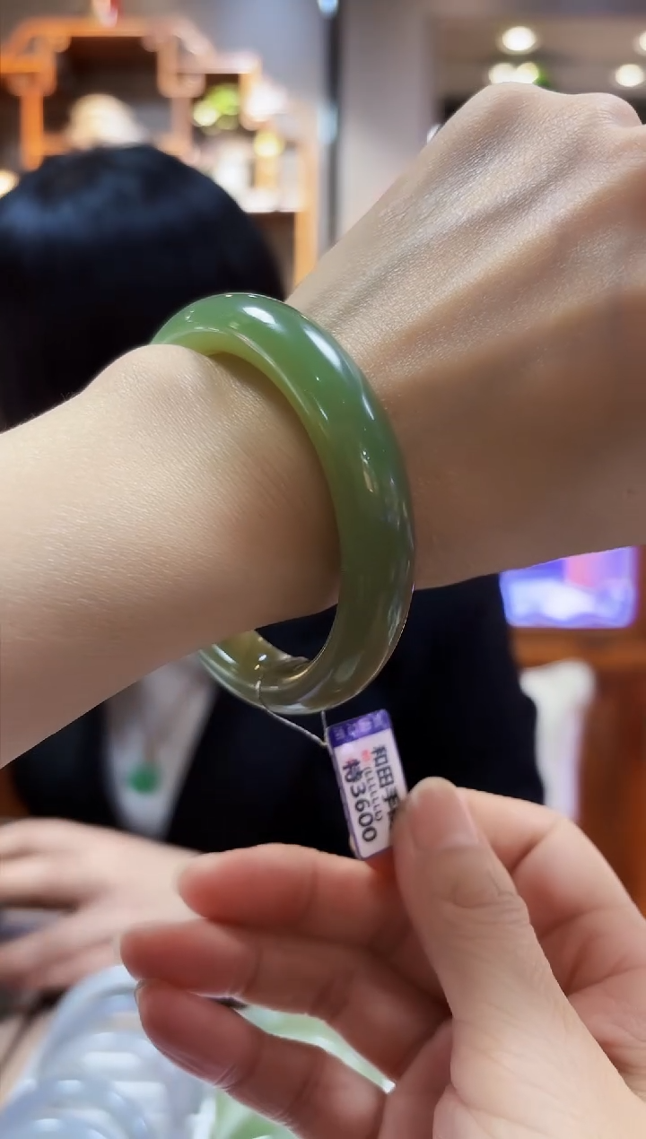 【闪购商品】和田玉手镯未镶嵌56.4