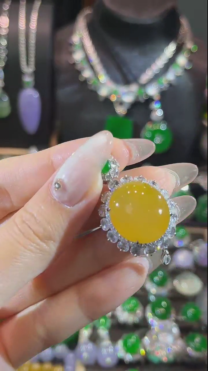 【闪购商品】翡翠颈饰18K金镶嵌吊坠