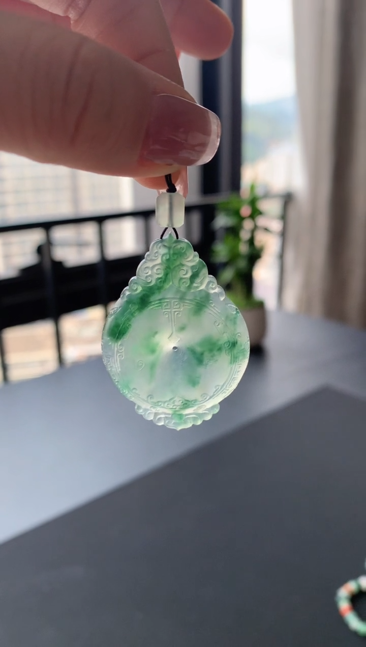 缅甸天然定制翡翠挂件