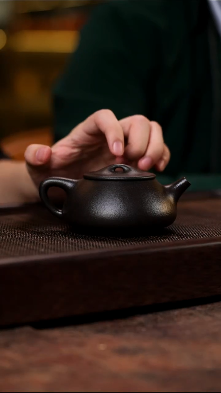 宜兴紫砂铁星砂石瓢