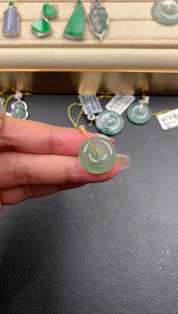 【闪购商品】翡翠颈饰未镶嵌D824      