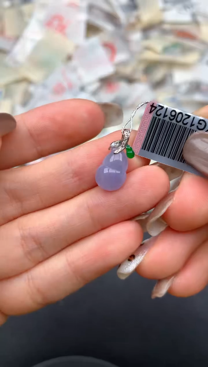 18K金镶嵌挂件翡翠一