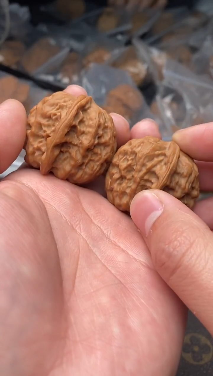 【闪购商品】文玩核桃把件G12号35尺野狼