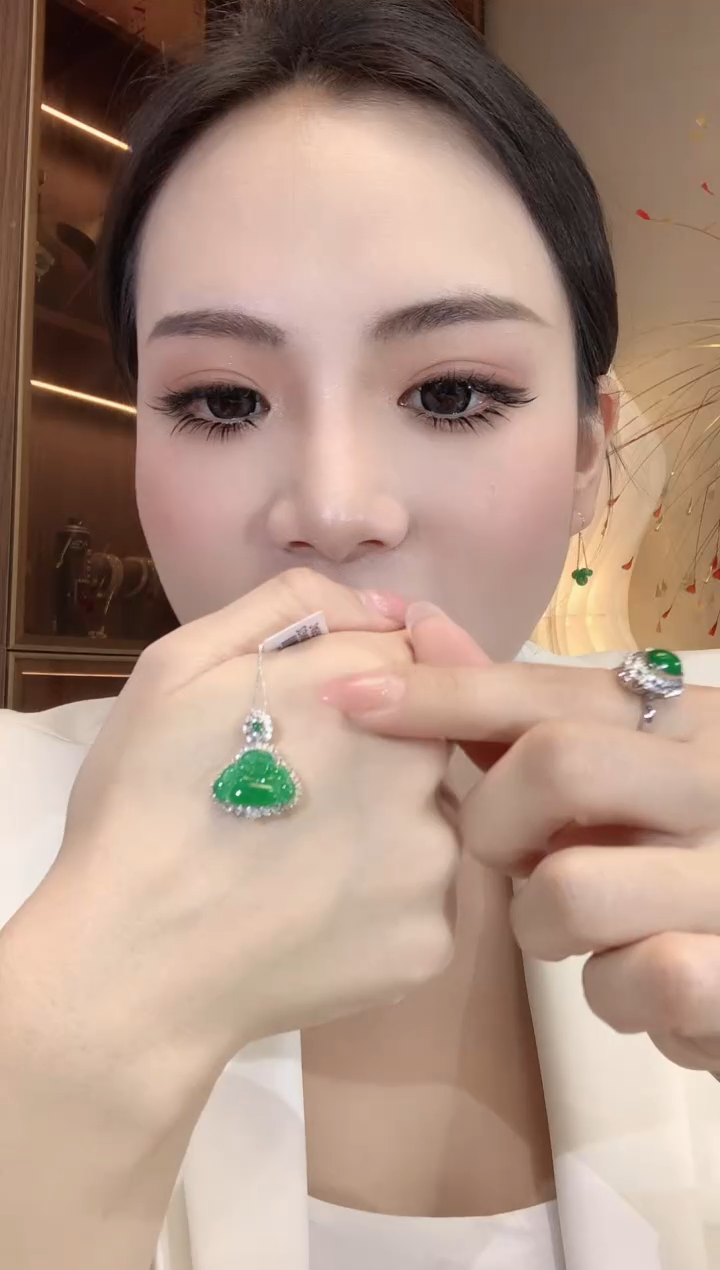 【闪购商品】翡翠吊坠(不含链)18K金镶嵌A6 多样性发货一件