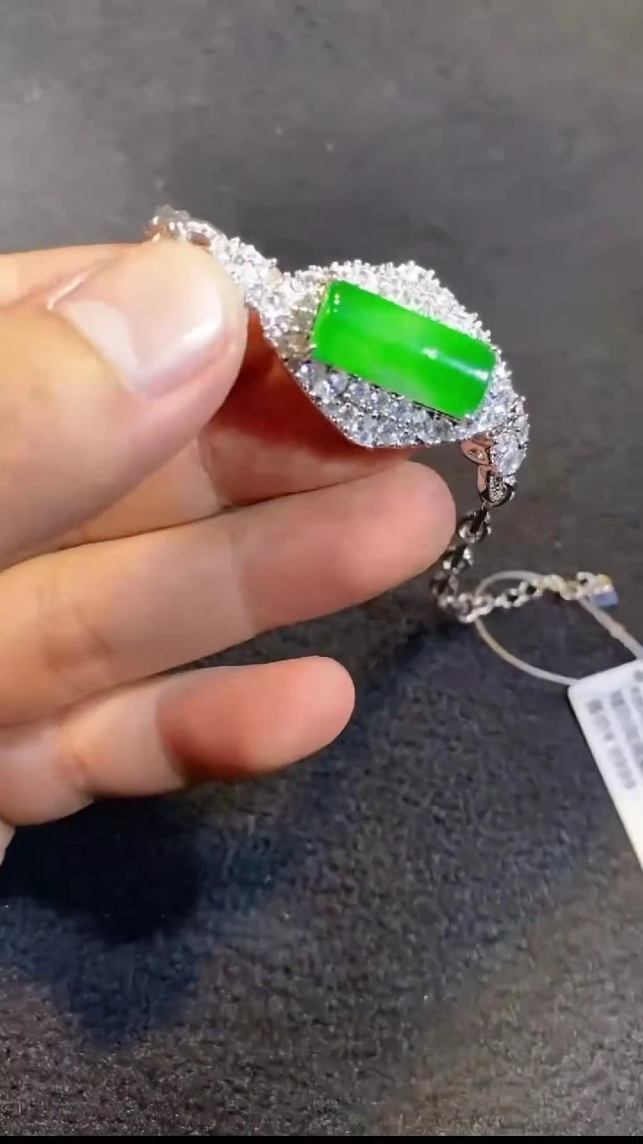 【闪购商品】翡翠颈饰未镶嵌多样性发货其一不含链