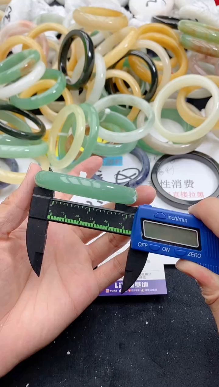 【闪购商品】石英质玉手镯未镶嵌109