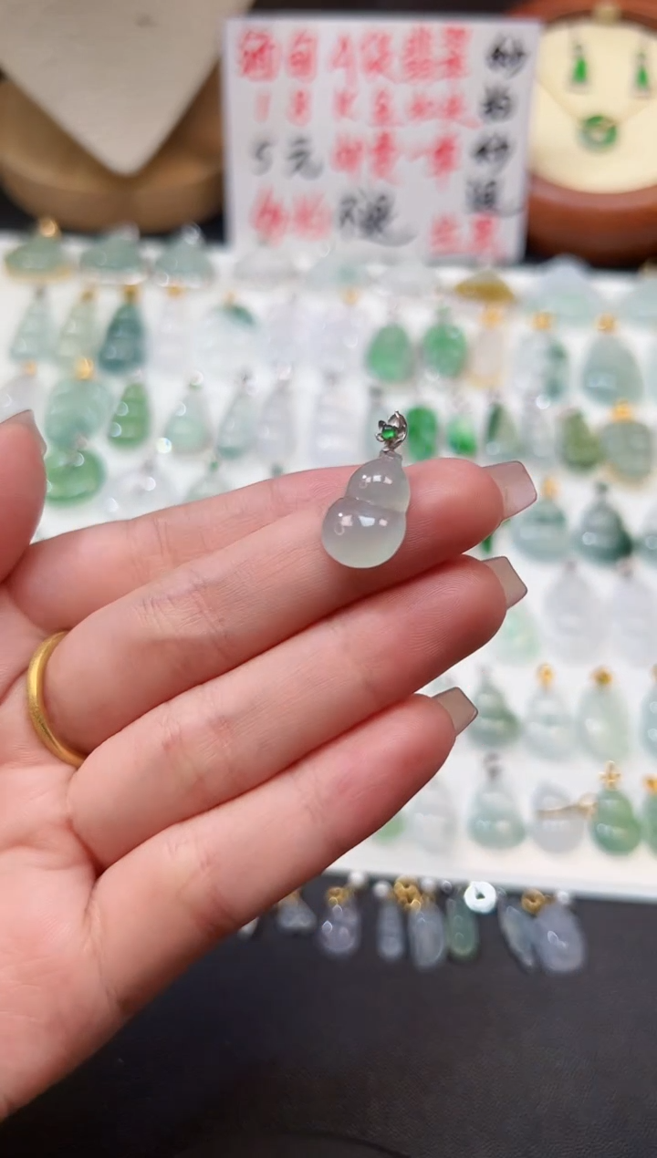 【闪购商品】翡翠颈饰18K金镶嵌13葫芦