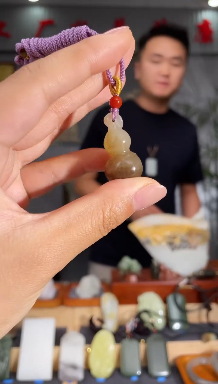 和田玉未镶嵌颈饰1