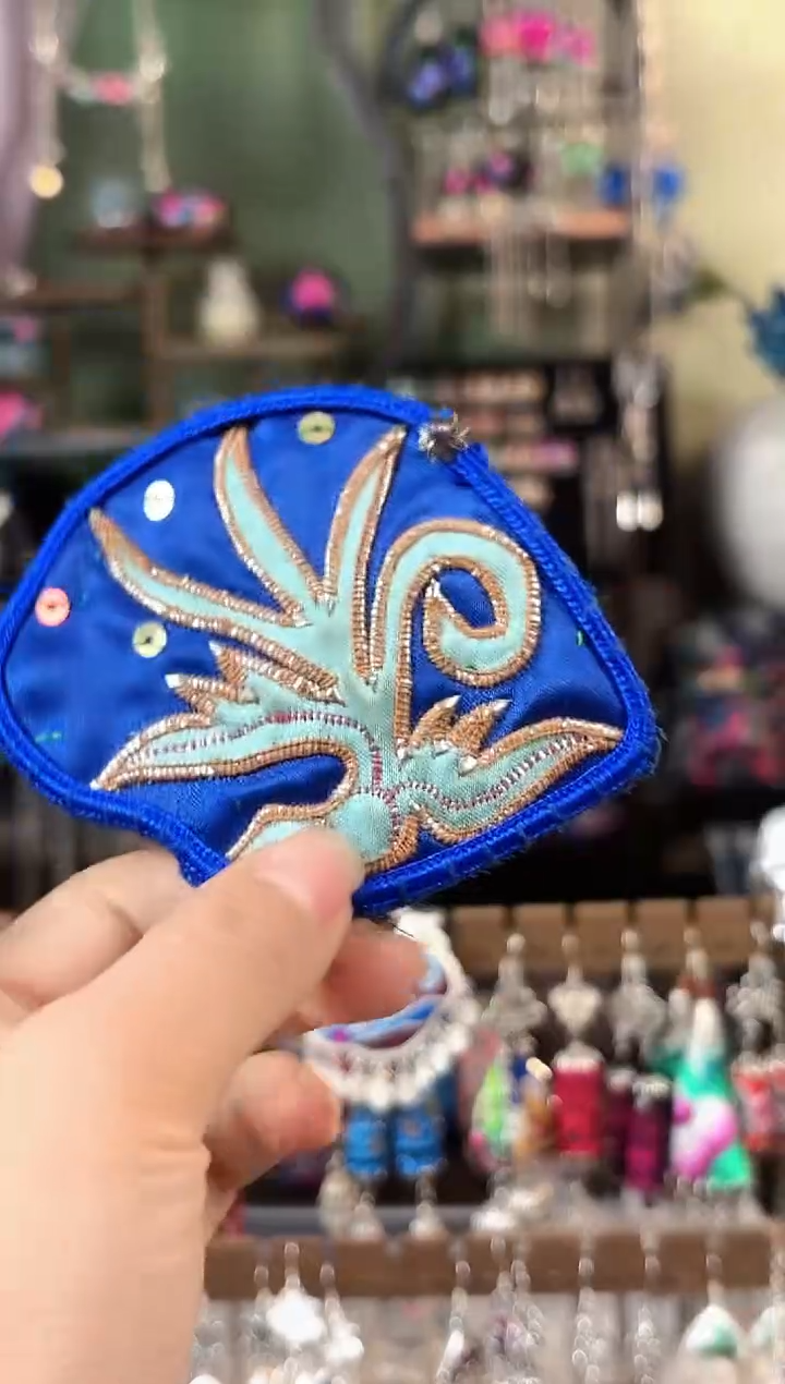 彩云南阁非遗老绣苗银饰品610