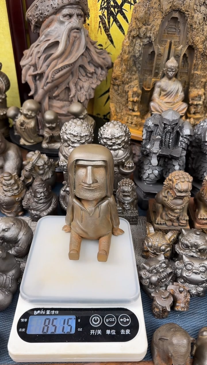 铁精致潮玩摆件坐地摩艾石像