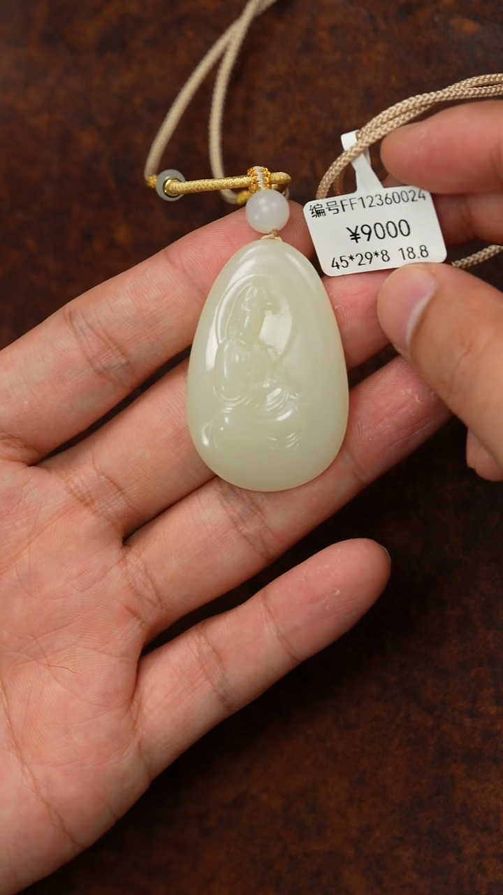 颈饰未镶嵌和田玉吊坠  FF