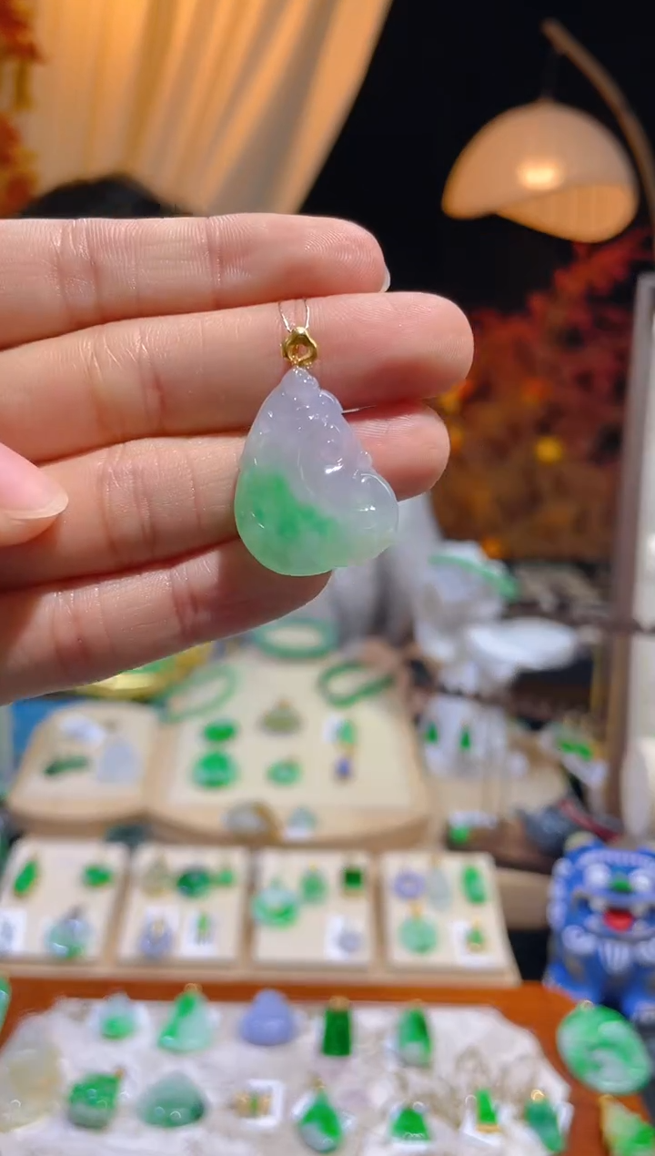 翡翠18K金镶嵌颈饰如意