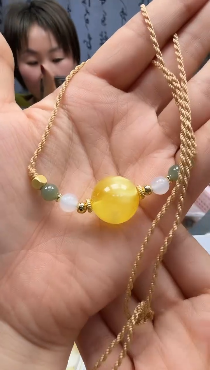 裸石琥珀未镶嵌如图