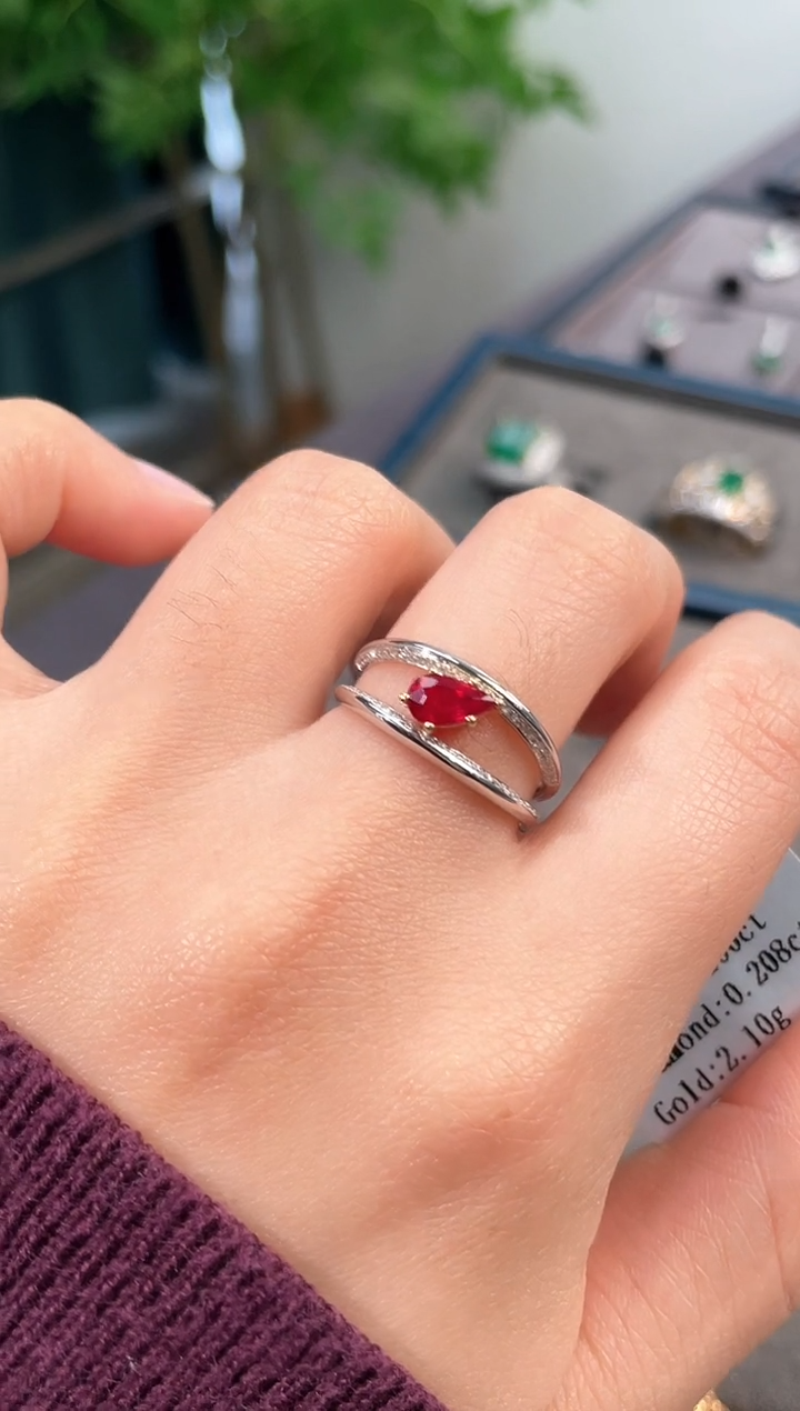 【闪购商品】红宝石戒指18K金镶嵌无烧鸽血红