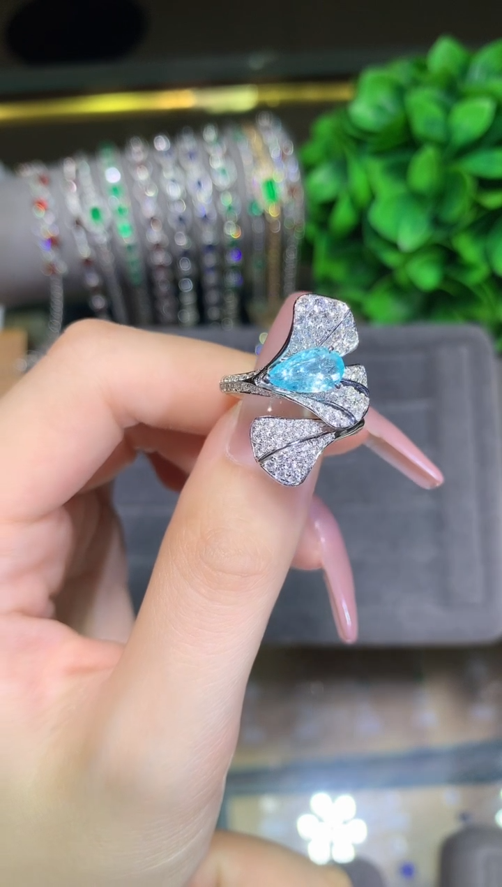 18K金镶嵌戒指帕拉依巴碧玺1.01CT