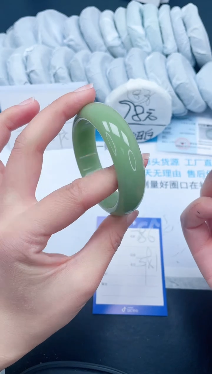 【闪购商品】石英质玉手镯未镶嵌286-56