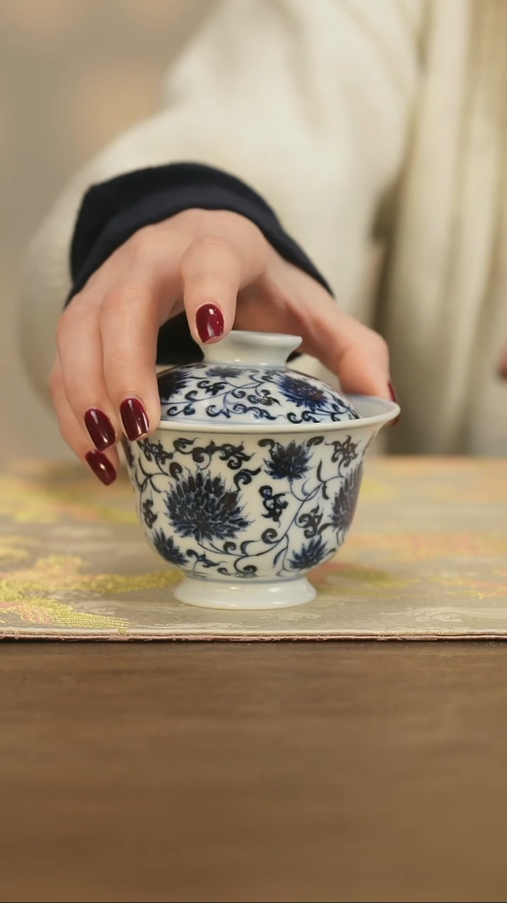 【闪购商品】景德镇手工青花牡丹盖碗