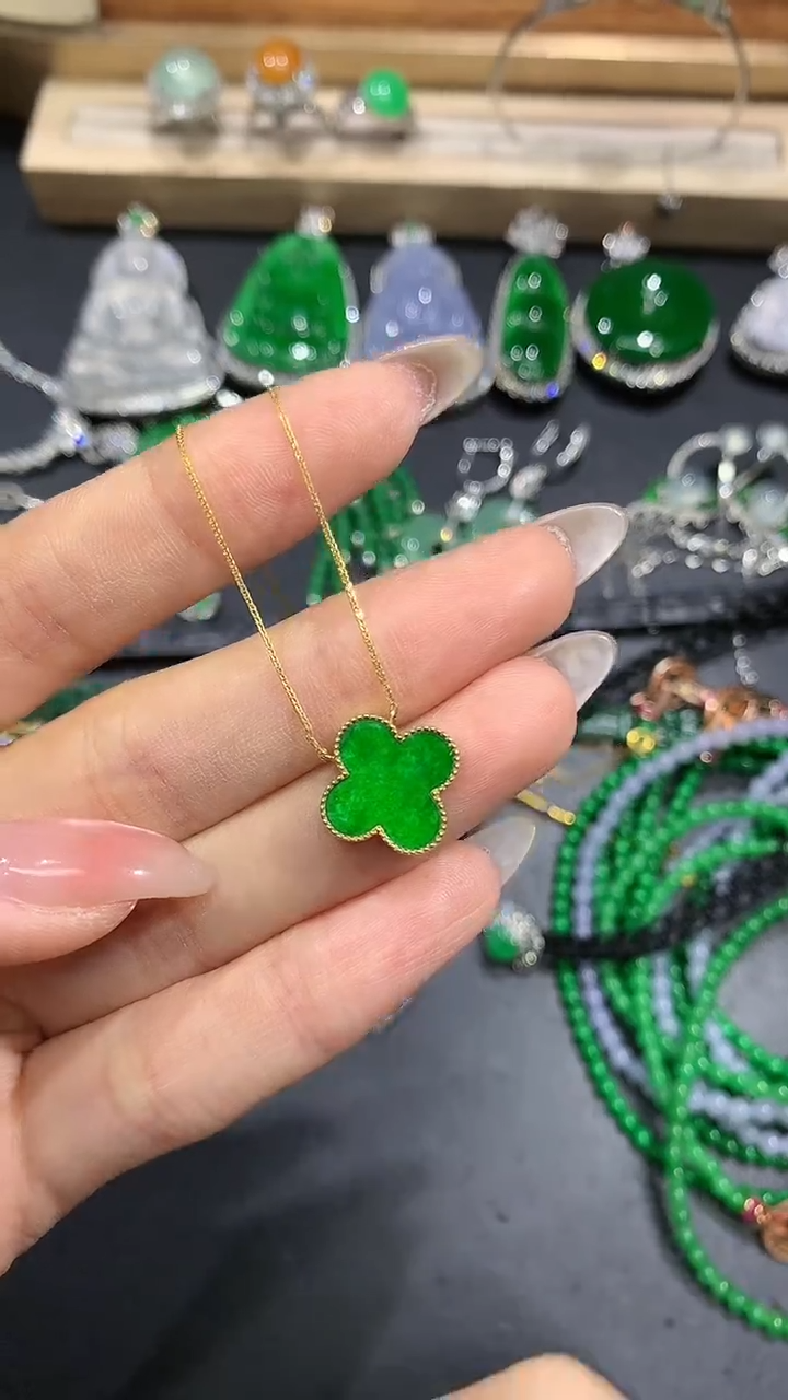 【闪购商品】翡翠吊坠(赠链)18K金镶嵌1团购