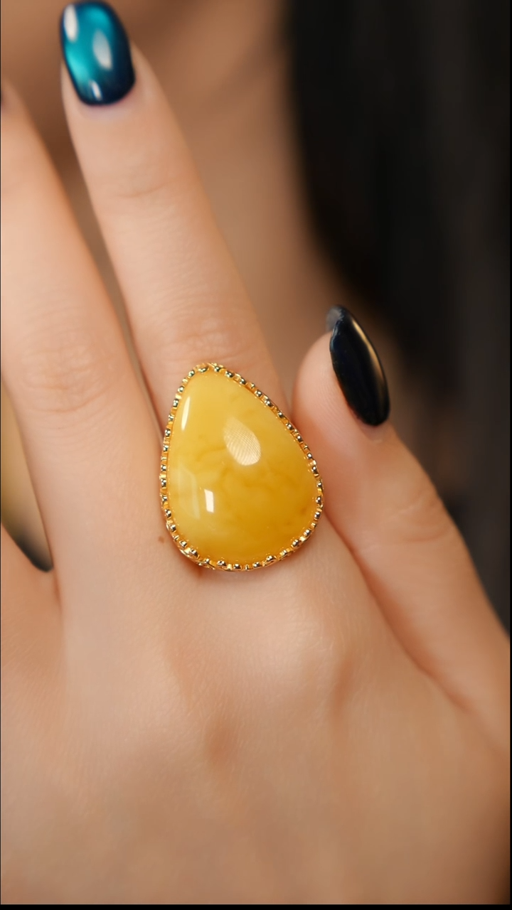 银S925镶嵌蜜蜡戒指雨**虹戒指