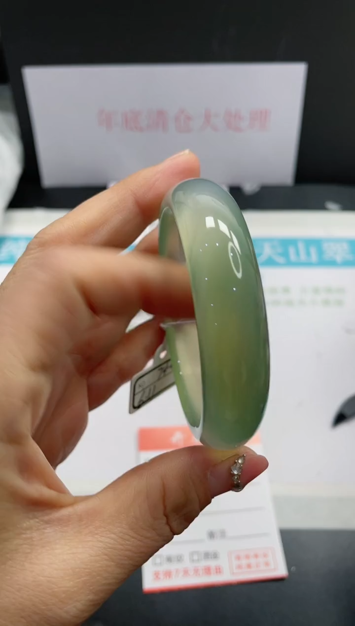 【闪购商品】石英质玉手镯未镶嵌66