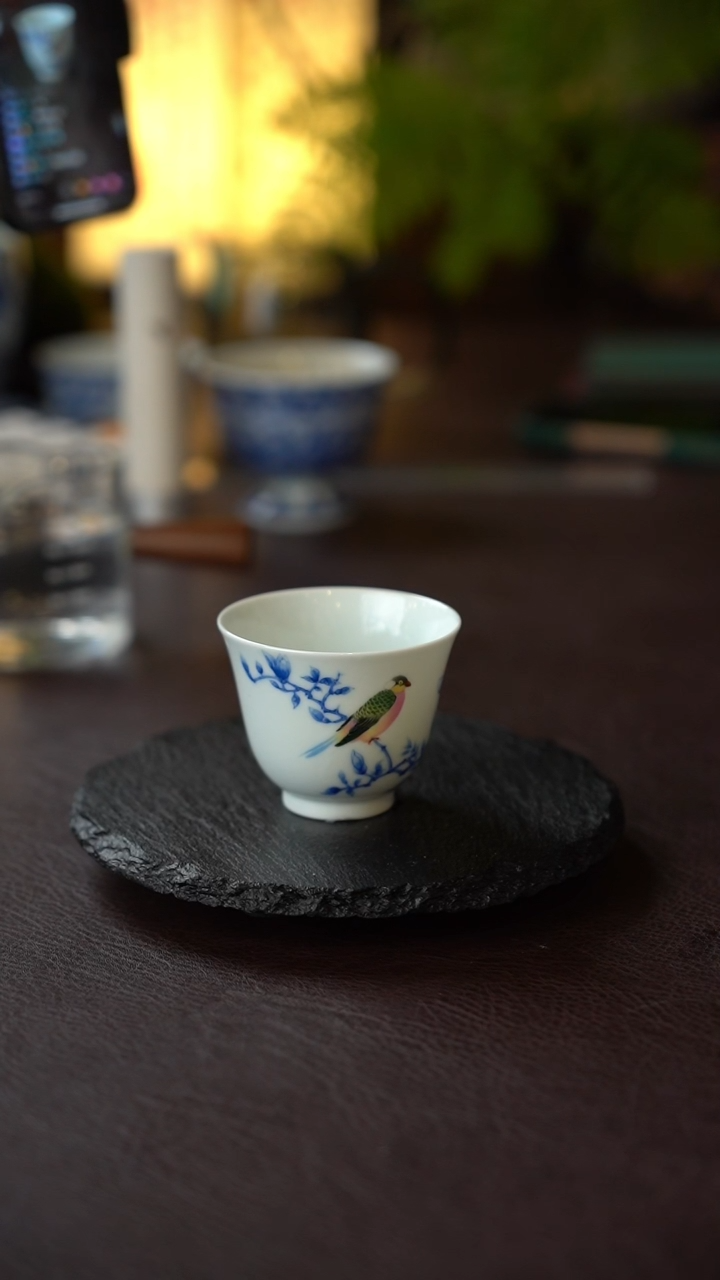 景德镇全手工手绘青花斗彩花鸟主人杯2号