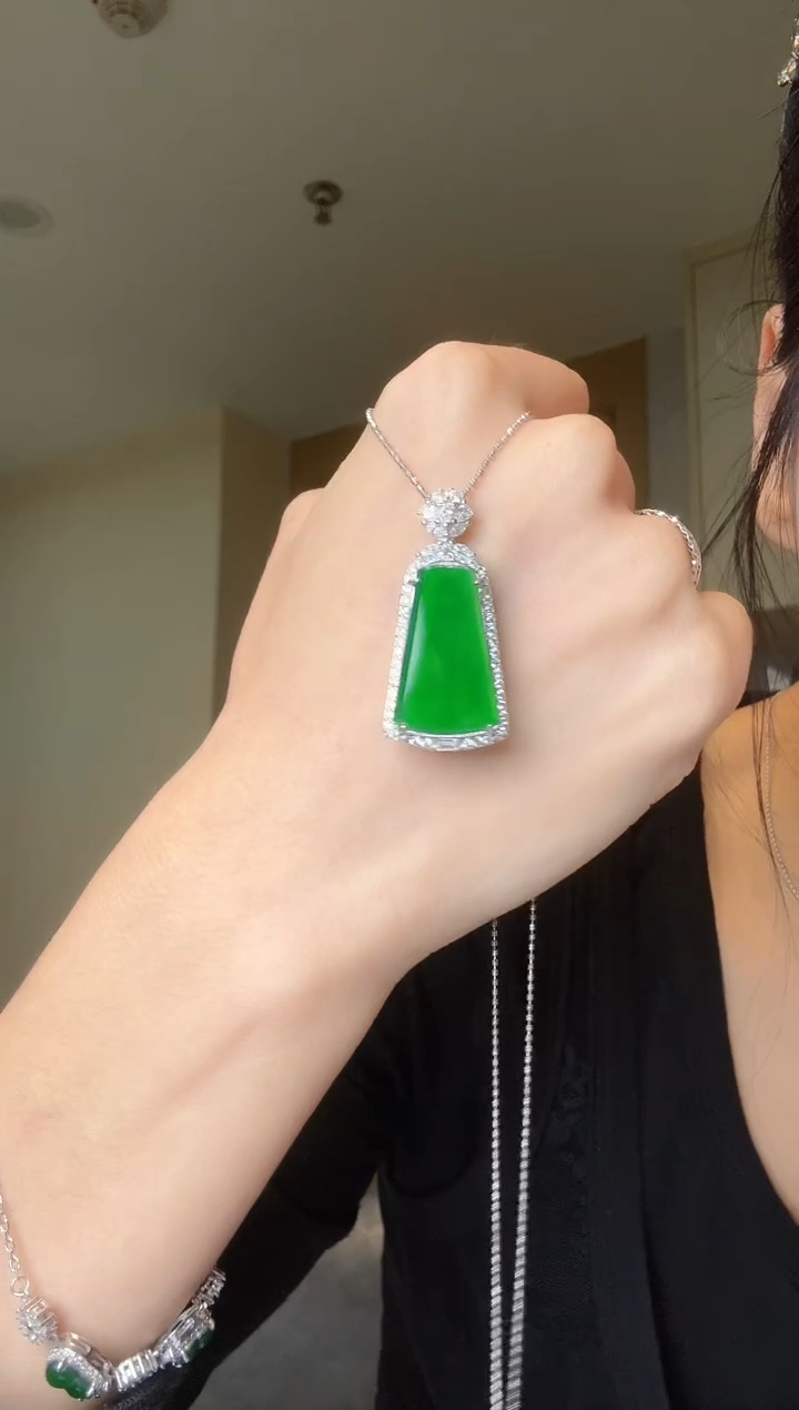 【闪购商品】翡翠吊坠(不含链)银S925镶嵌天然翡翠吊坠