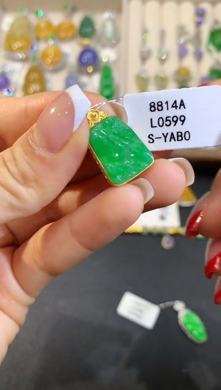 【闪购商品】翡翠吊坠(不含链)18K金镶嵌L0599