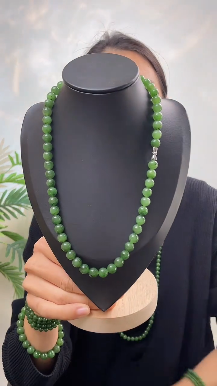 项链未镶嵌和田玉（碧玉）碧玉妈妈链 8±mm 有黑点