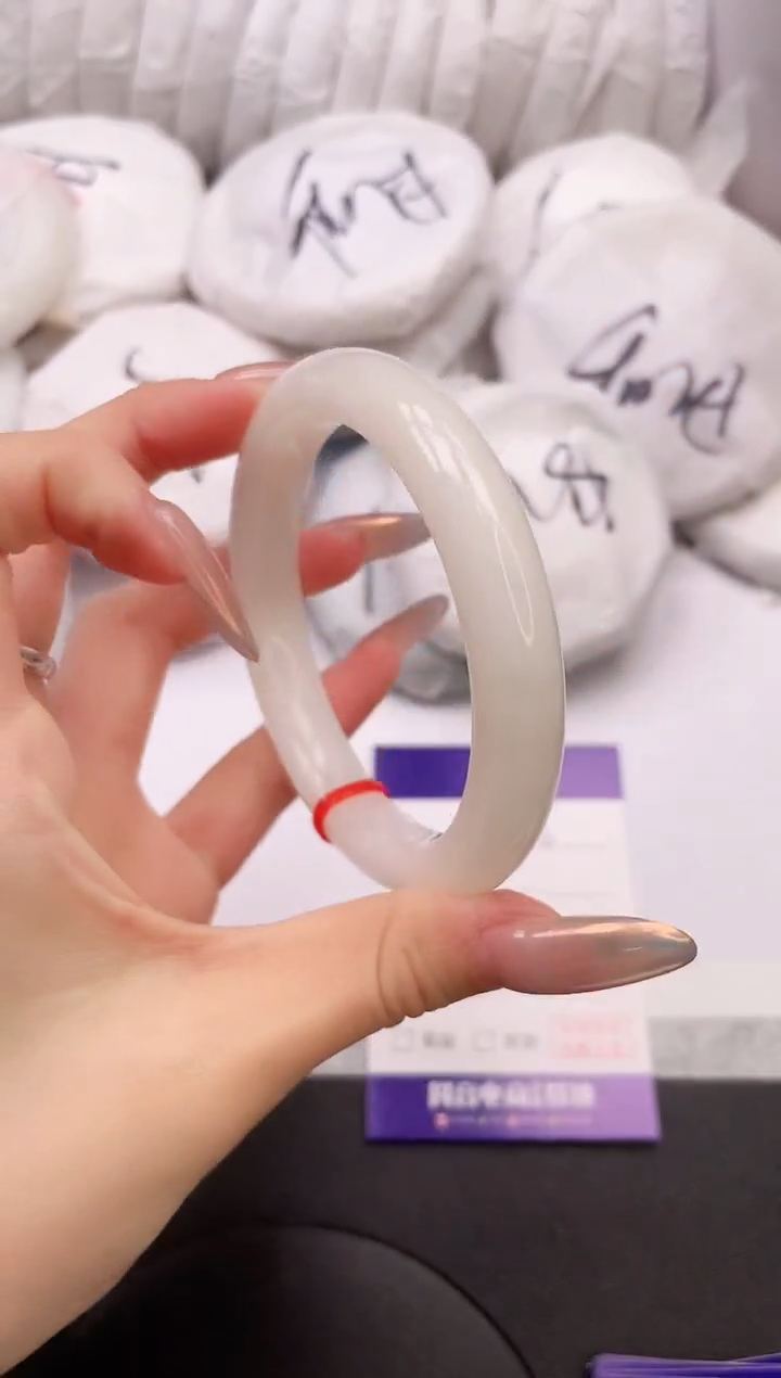 【闪购商品】和田玉手镯未镶嵌25K240-60