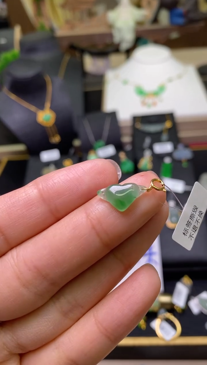 【闪购商品】翡翠颈饰18K金镶嵌净货16205