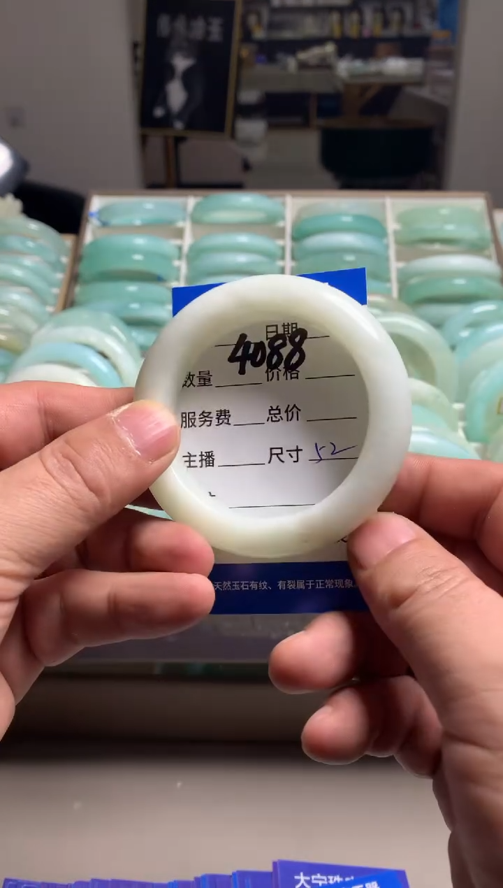 【闪购商品】蛇纹石玉手镯未镶嵌4088