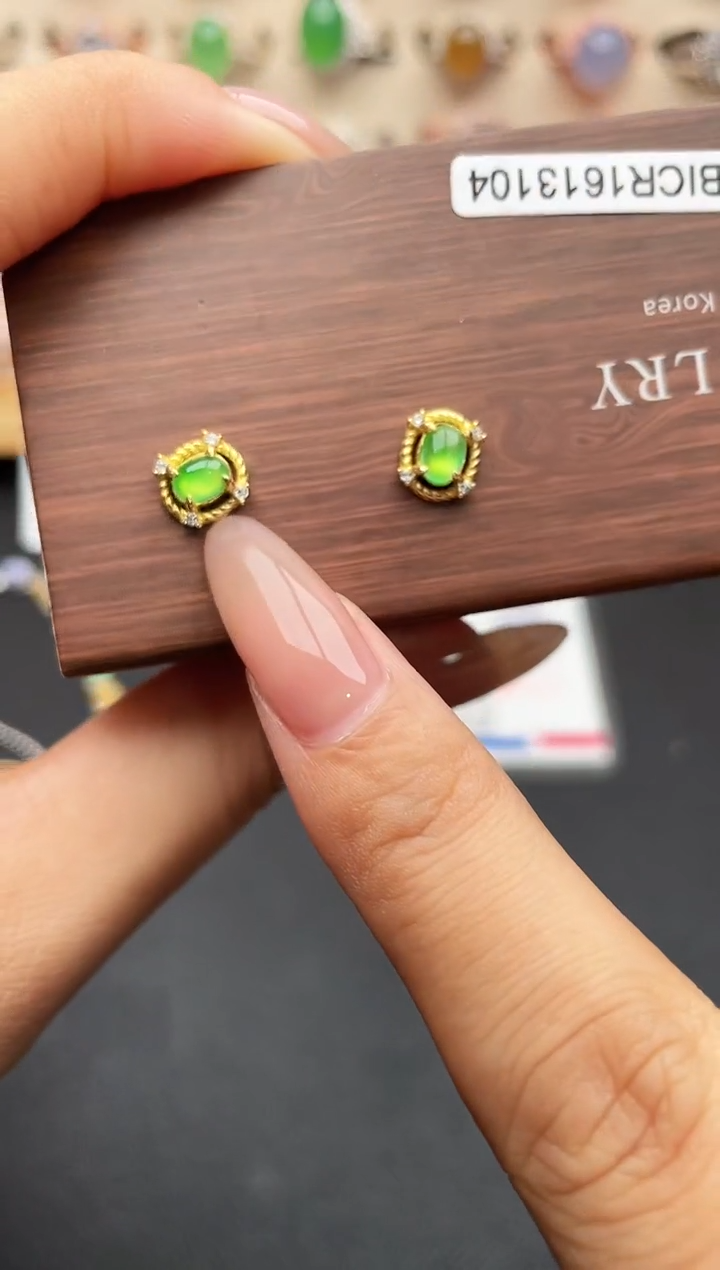 未镶嵌戒指翡翠一物一证一礼盒