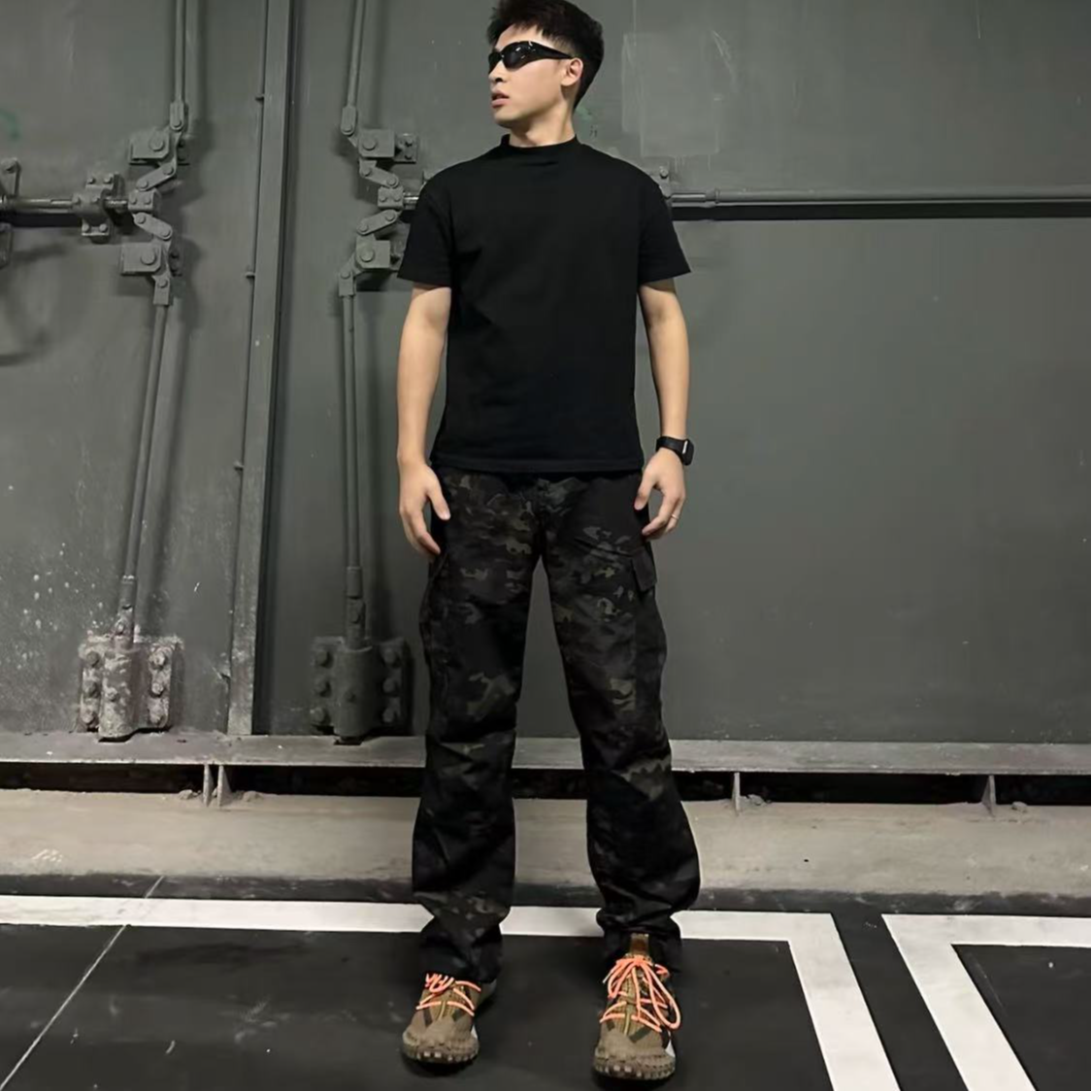 户外越野男女徒步防水防滑反光机能登山鞋