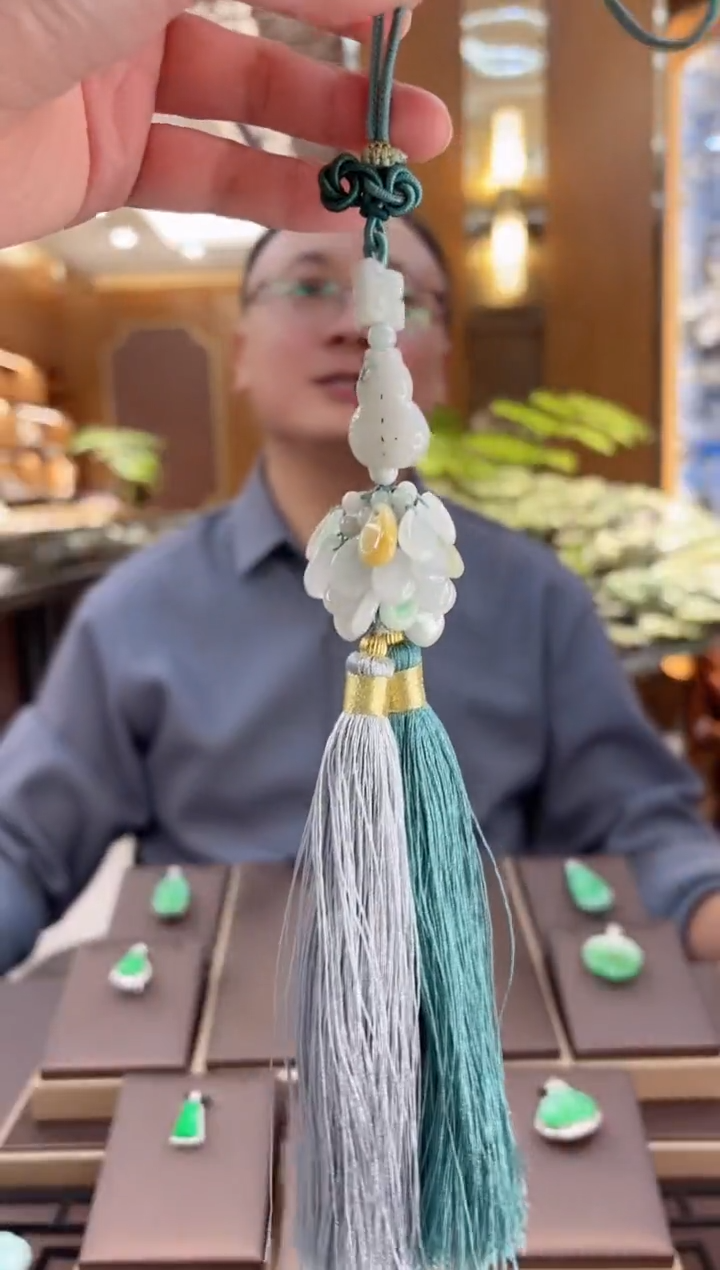 【闪购商品】翡翠挂件未镶嵌车挂