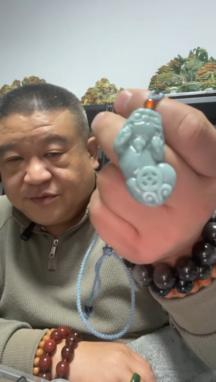 吊坠(赠链)未镶嵌翡翠貔貅吊坠