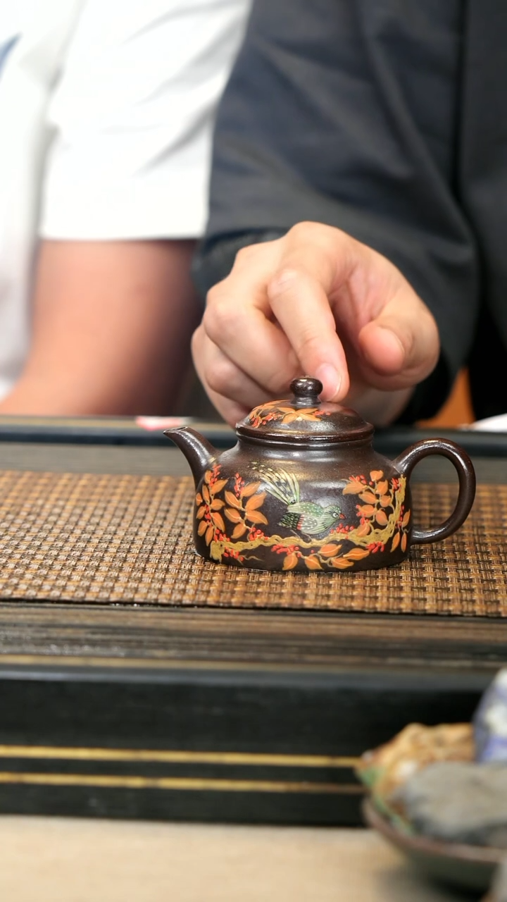 紫砂壶LJY39《花鸟·怀隐》青段柴烧