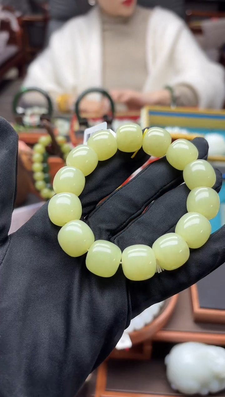 未镶嵌手串和田玉董小姐推荐 多样性发货 拍一发一hk16