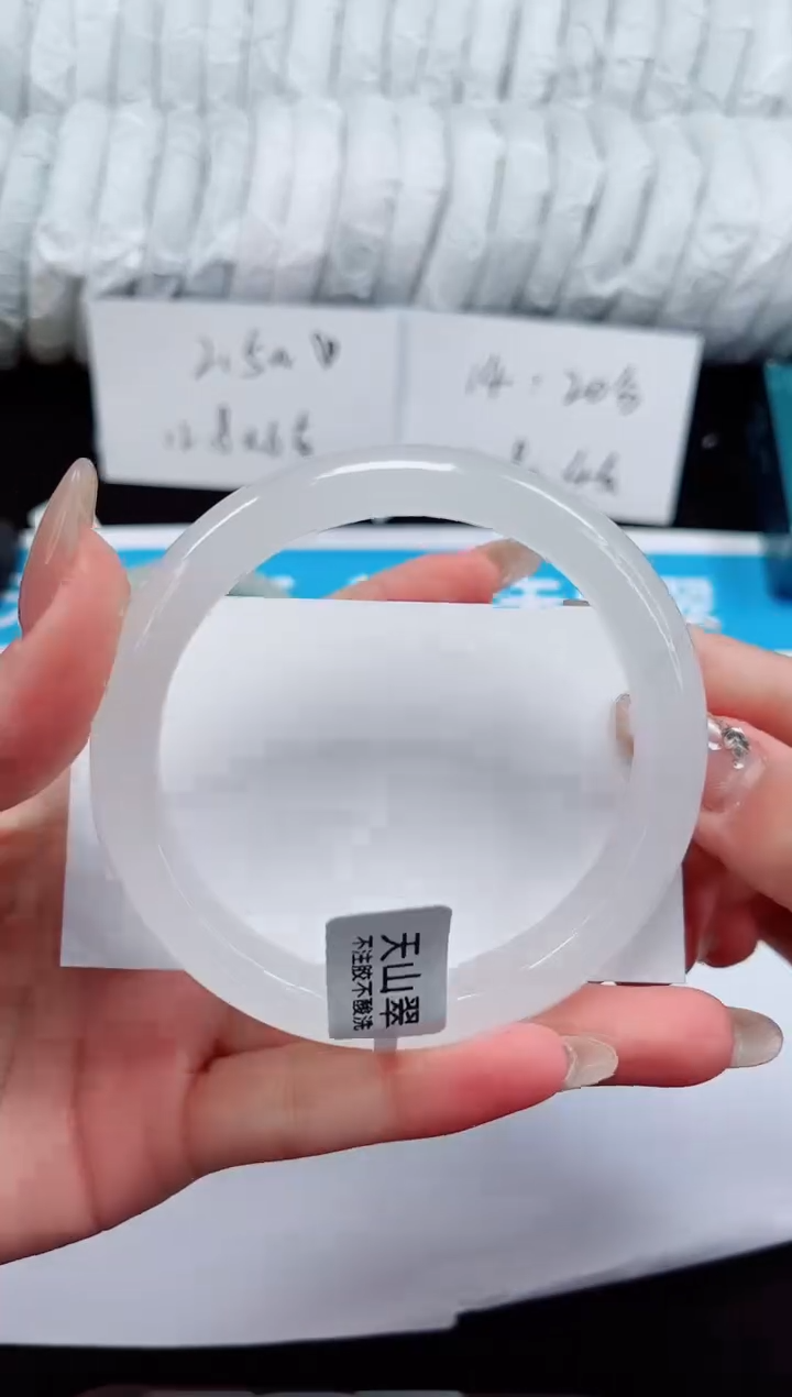 未镶嵌手镯石英质玉335-62/63