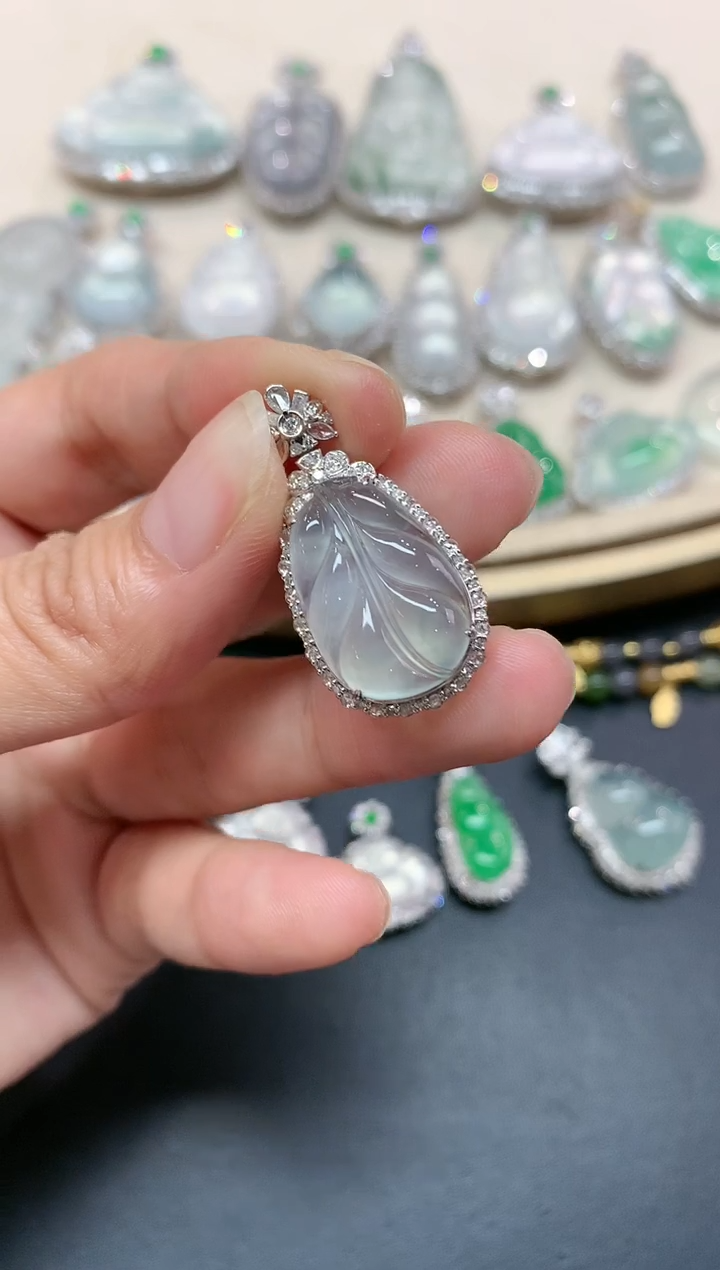 【闪购商品】翡翠吊坠(不含链)18K金镶嵌A367S 9800