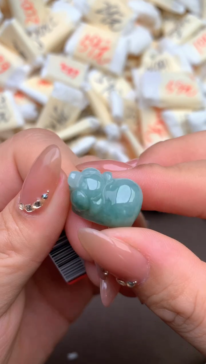 【闪购商品】翡翠挂件未镶嵌— 