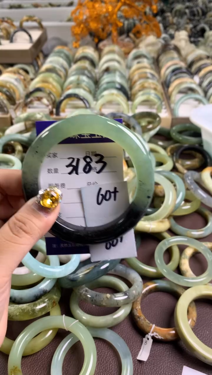 【闪购商品】蛇纹石玉手镯未镶嵌3183