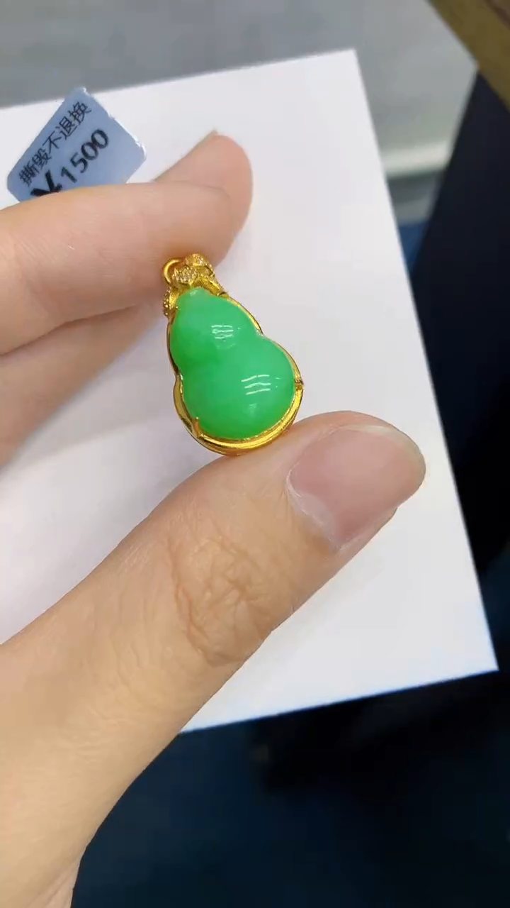 翡翠未镶嵌颈饰             1