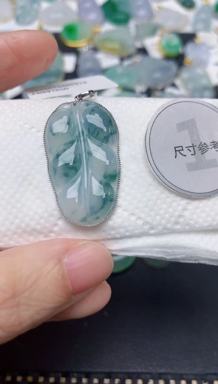 颈饰18K金镶嵌翡翠天然缅甸A货翡翠