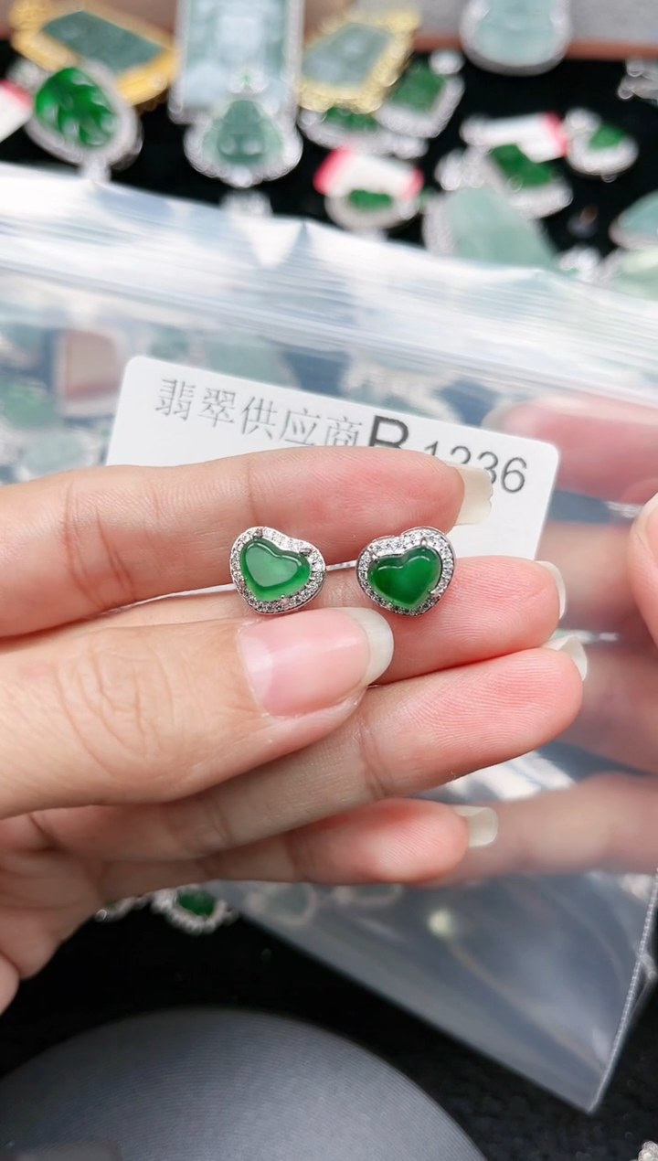 【闪购商品】翡翠颈饰未镶嵌赠皮绳1236