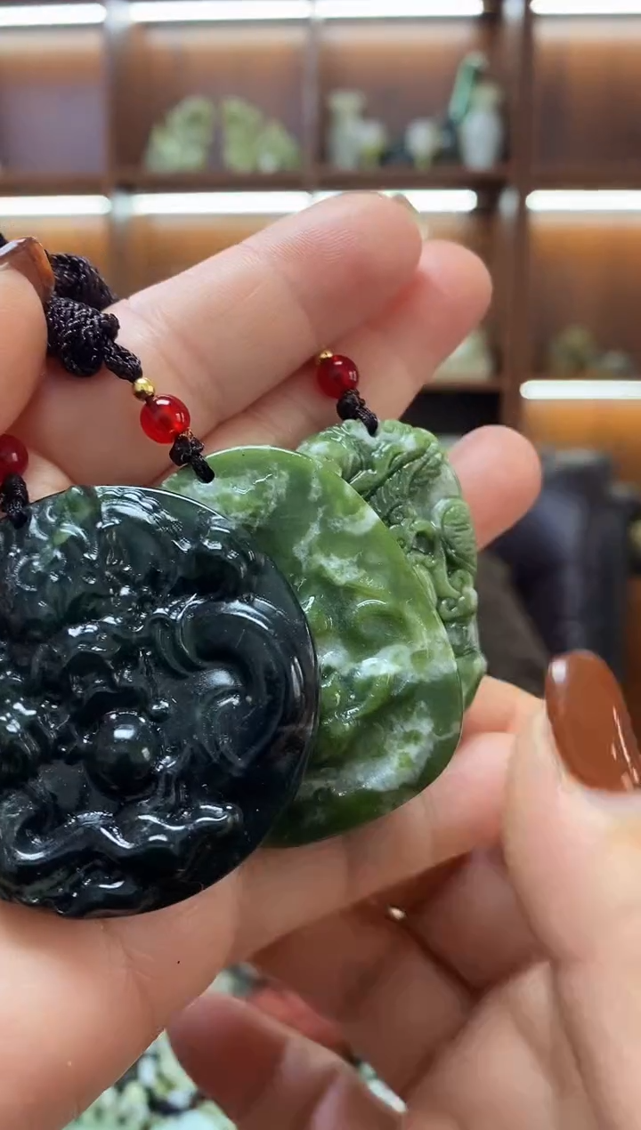 未镶嵌岫玉吊坠拍一发三