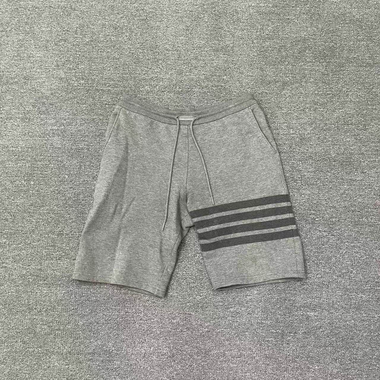 99新 THOMBROWNE 男士四条纹短裤/灰色/1码
